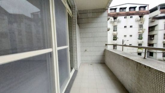 balcony2.jpg