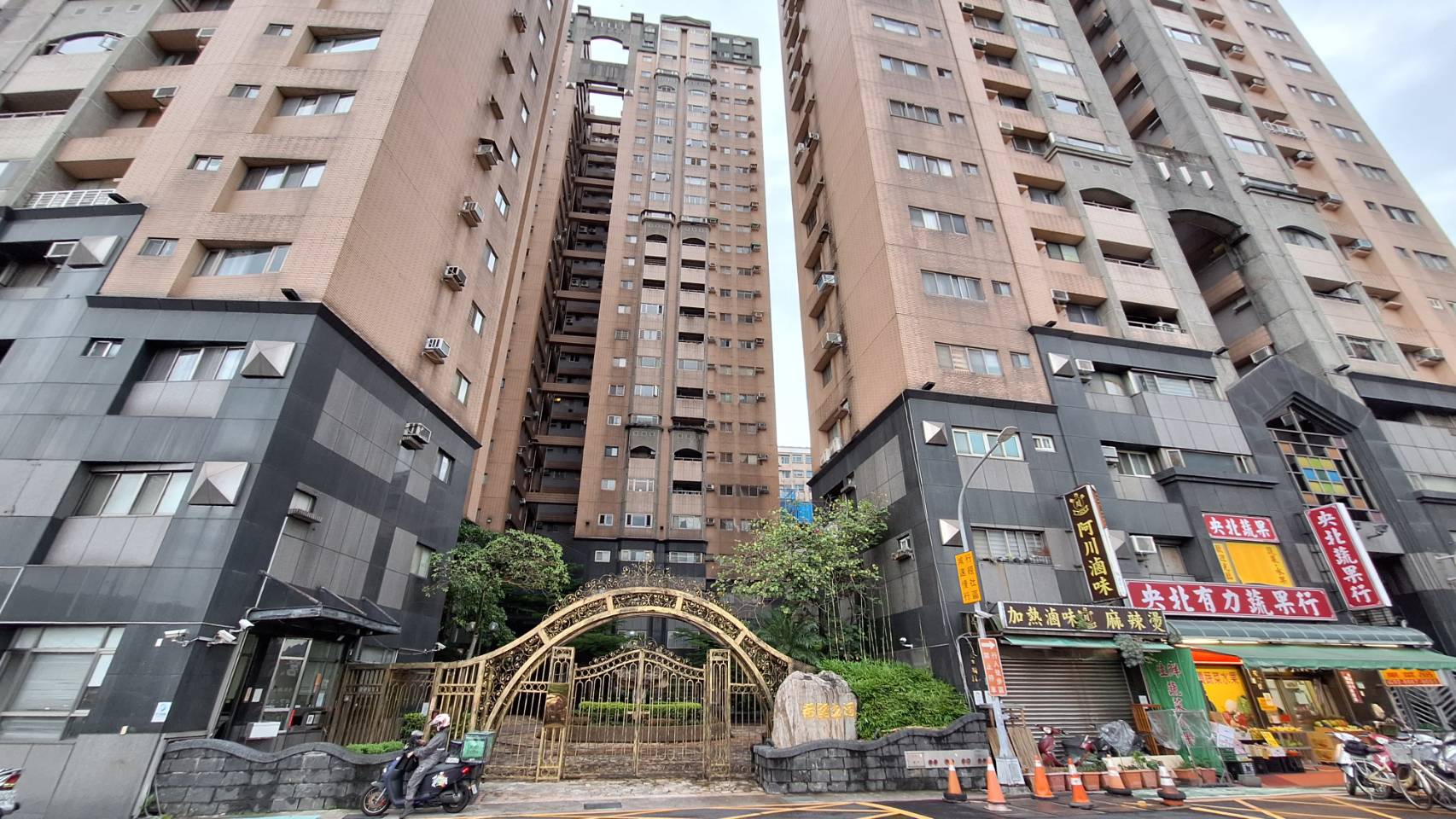 希望之河社區-實價登錄、成交行情-新店央北重劃區-新店中央三街,總樓高27樓,共377戶