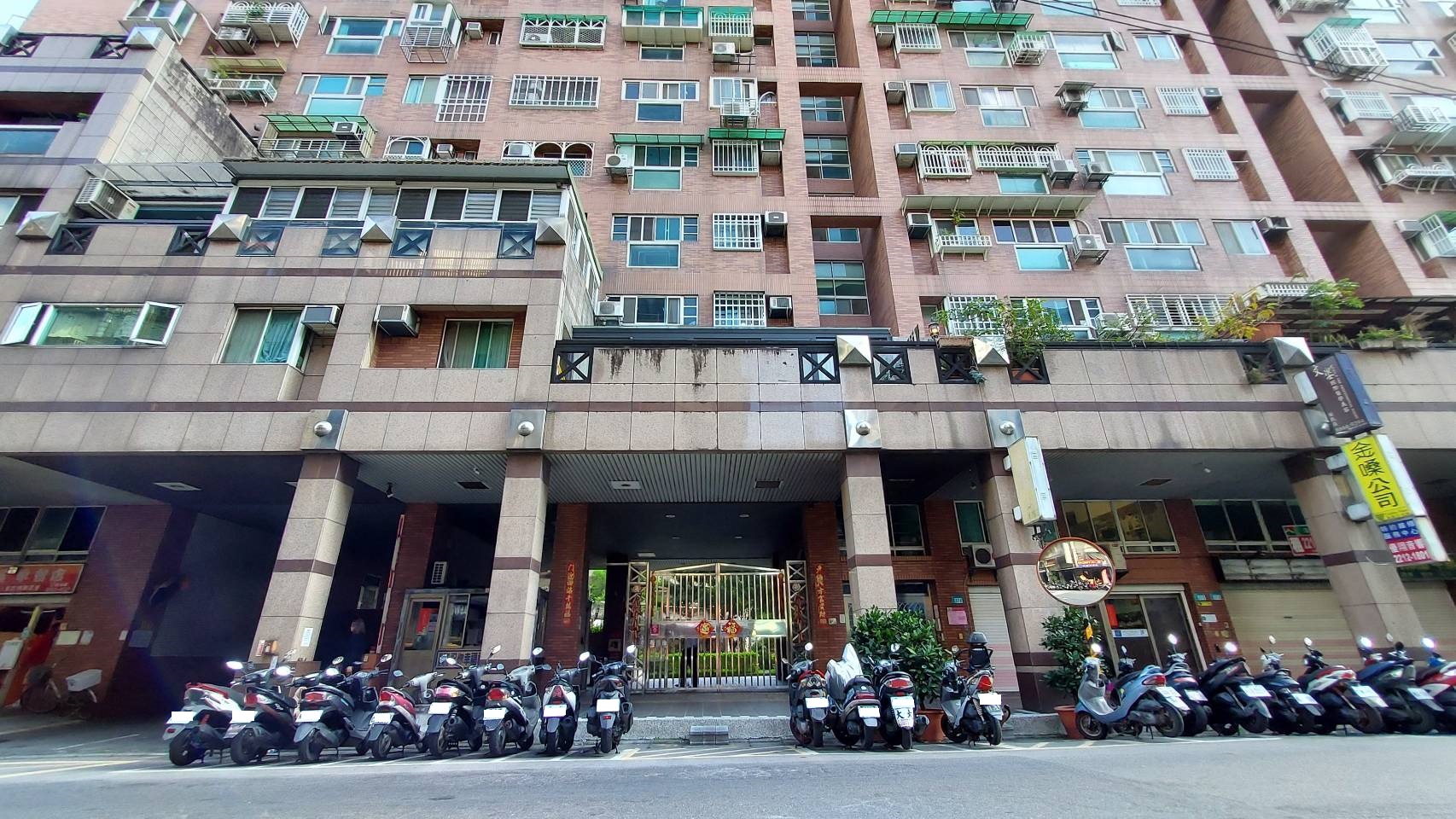 祝你幸福社區-實價登錄、成交行情-新店安和路二段,總樓高13樓,共150戶