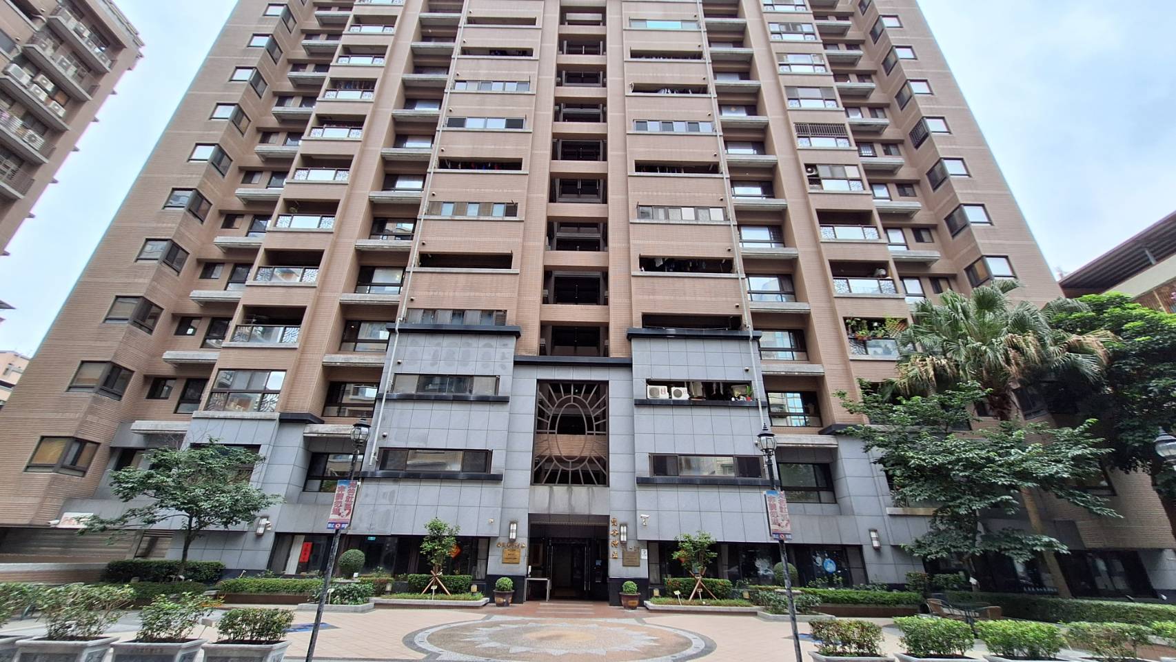博覽天下梵谷特區-實價登錄、成交行情-新店安坑-新店安民街156巷,總樓高15樓,共131戶-新店房仲推薦