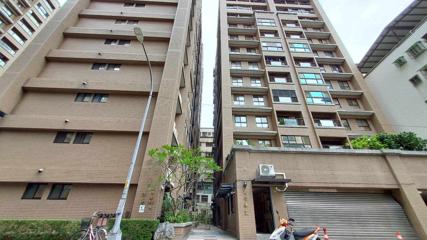 博覽天下莫內特區-實價登錄、成交行情-新店安坑-新店安民街156巷,總樓高13樓,共88戶-新店房仲推薦