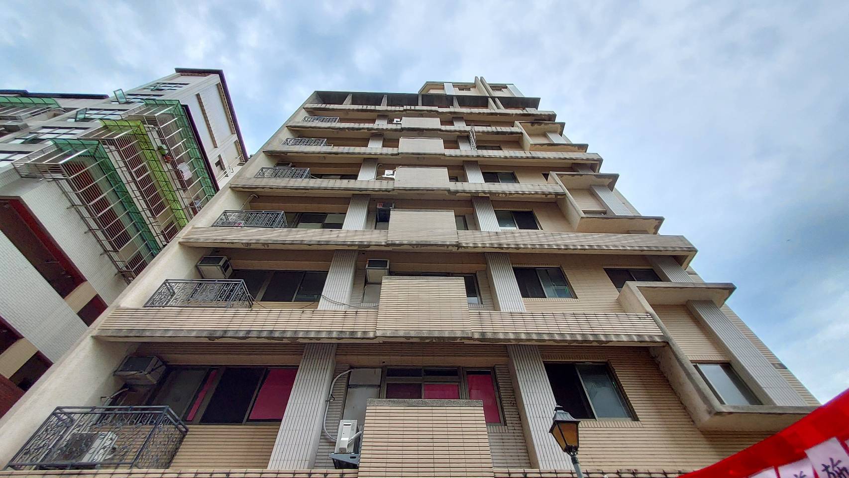 力通一品社區-實價登錄、成交行情-新店安坑-新店安德街,總樓高7樓,共7戶