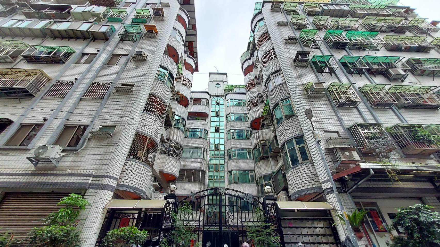 書香園-實價登錄、成交行情-新店光華街,總樓高7樓,共56戶