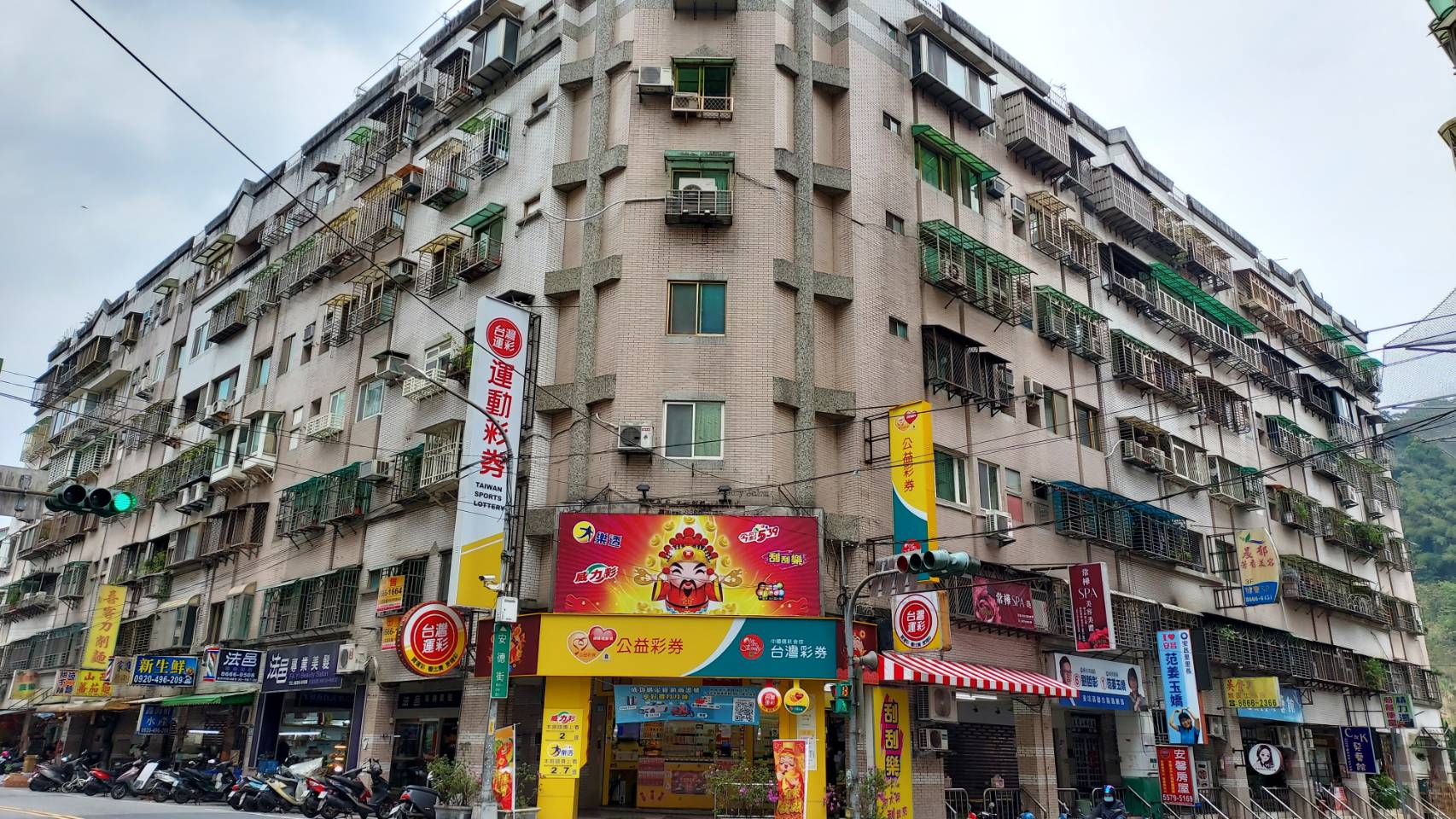 浪漫山林社區-實價登錄、成交行情-新店安坑安德街,總樓高7樓,共219戶