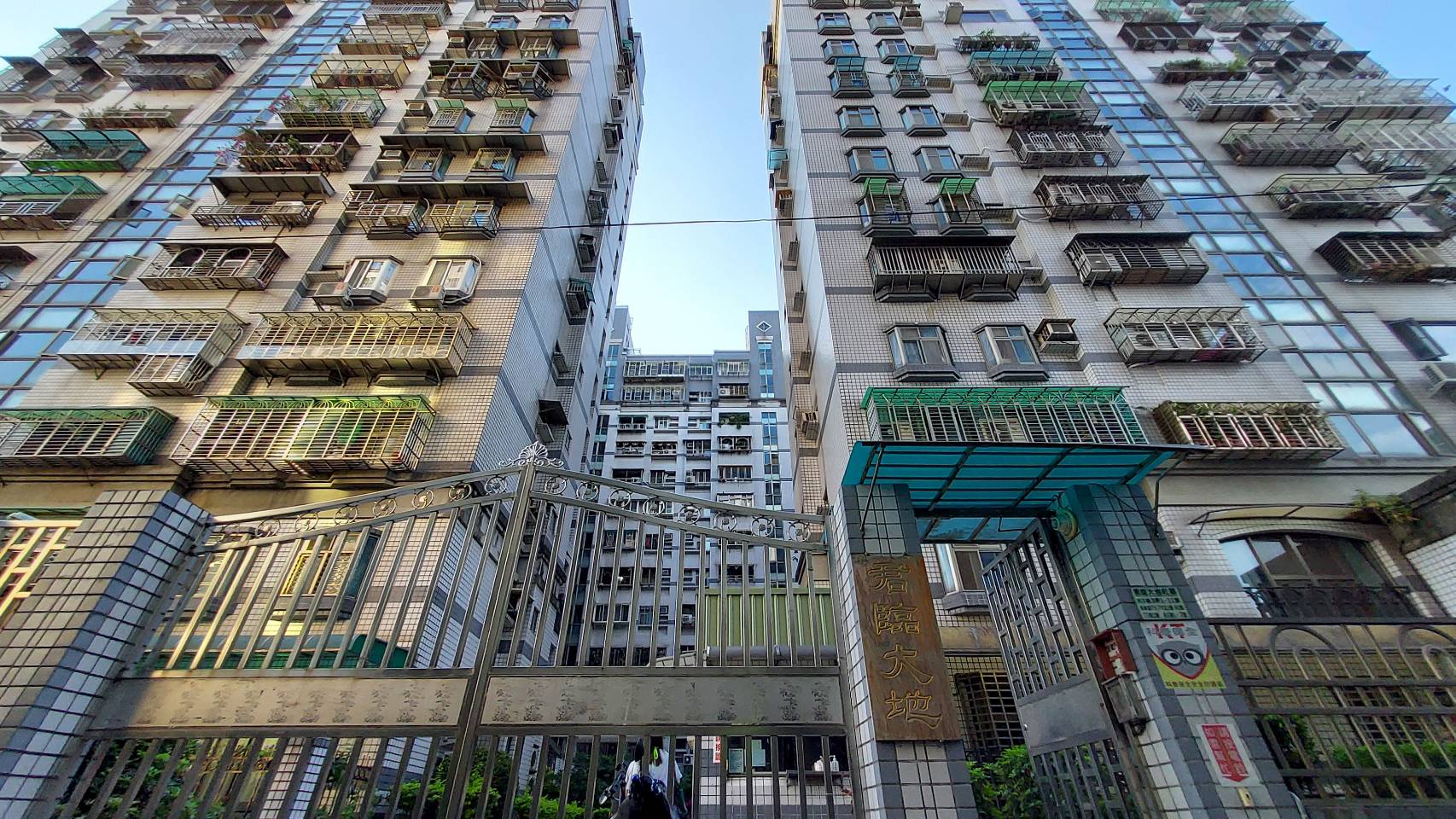 君臨大地社區-實價登錄、成交行情-新店新和-新店永安街,總樓高14樓,共419戶-新店房仲推薦