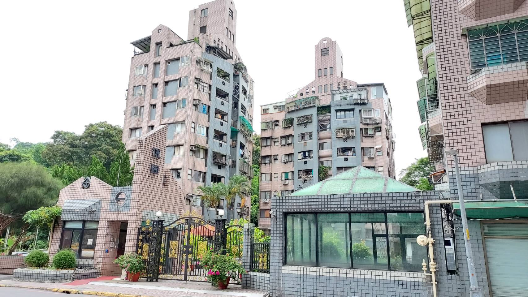 台北新家坡社區-實價登錄、成交行情-新店安坑買房賣房-新店區安康路三段,總樓高9樓,共261戶-新店房仲推薦