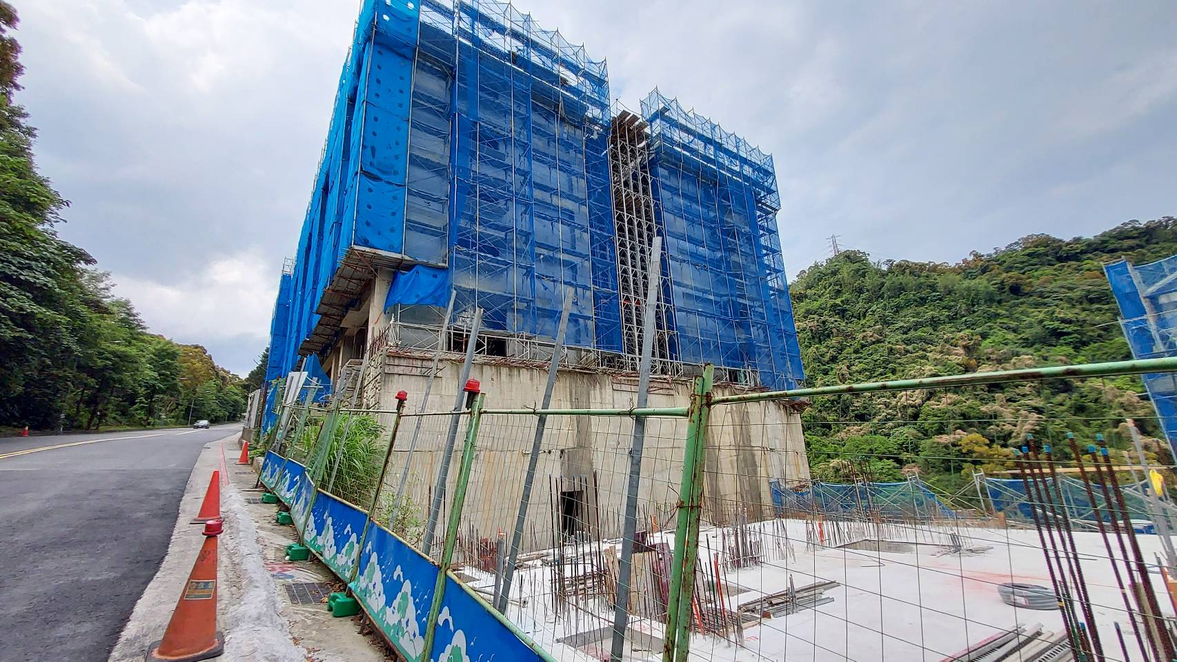 湯泉綠中海-實價登錄、成交行情-新店區安祥路-新店安坑,總樓高5樓,共196戶-新店房仲推薦