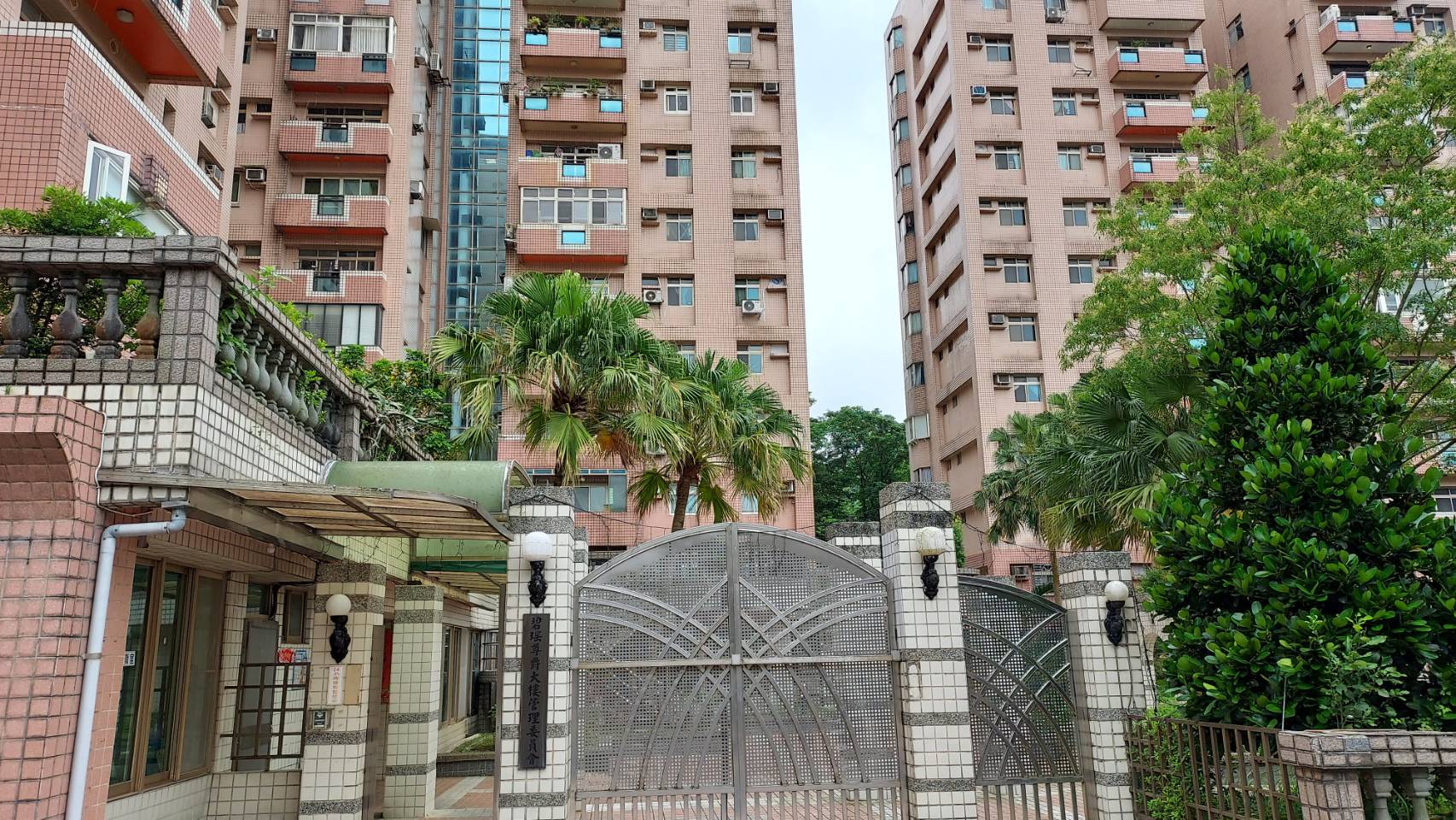 碧瑤尊爵-實價登錄、成交行情-新店安坑新店區錦秀路11巷,總樓高13樓,共108戶-新店房仲推薦-新店中古屋