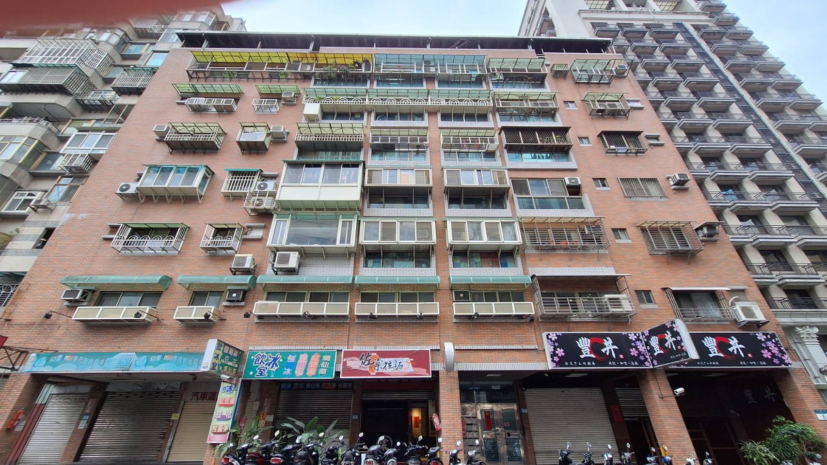 頂好京華社區-實價登錄、成交行情-新店安坑-新店安德街,總樓高7樓,共36戶