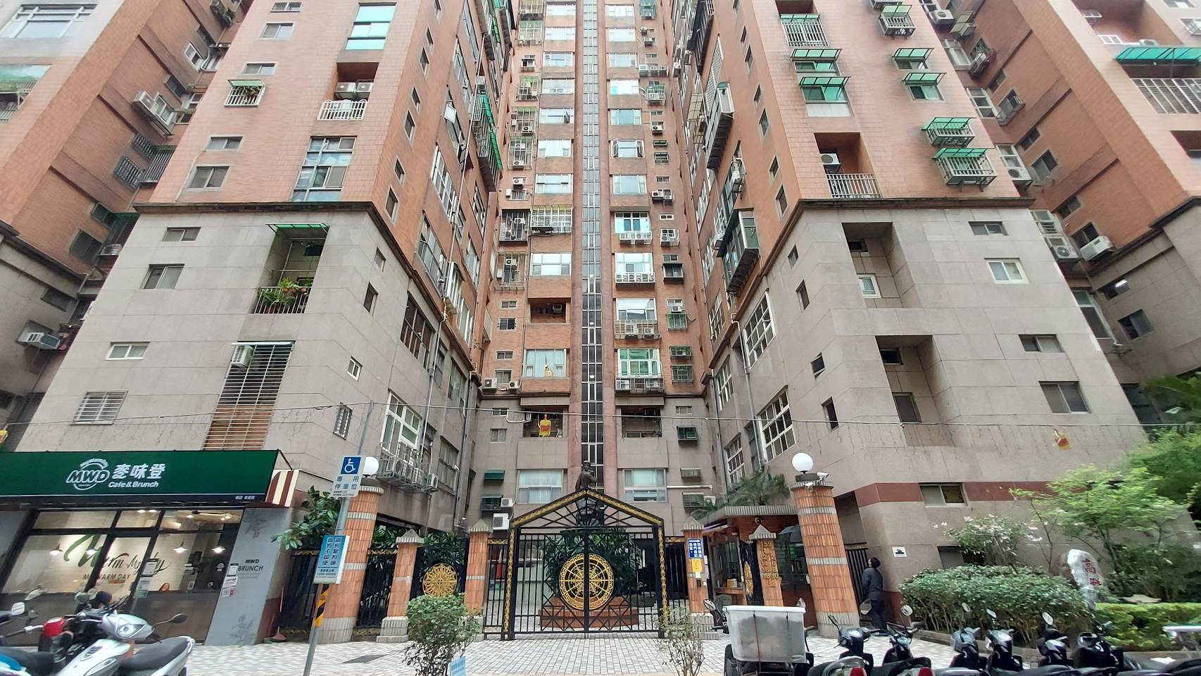 高鮮屋社區-實價登錄、成交行情-新店安坑-新店安康路二段,總樓高15樓,共218戶