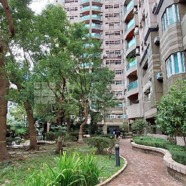 安康商圈大三房車位