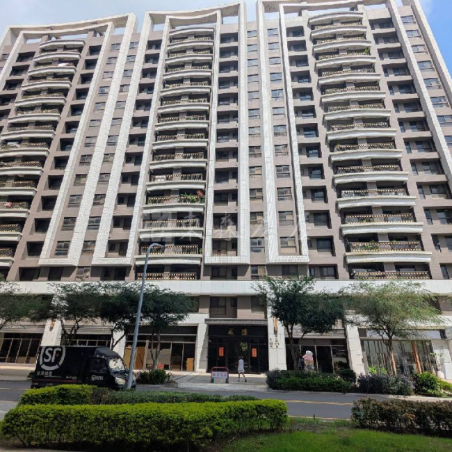 藏疆高樓二房車