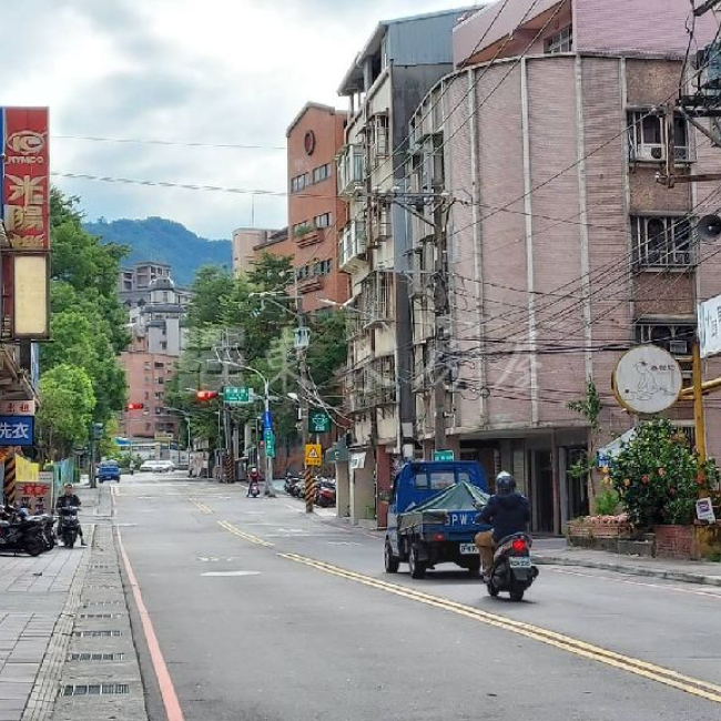 安忠路商圈金璽透天金店面